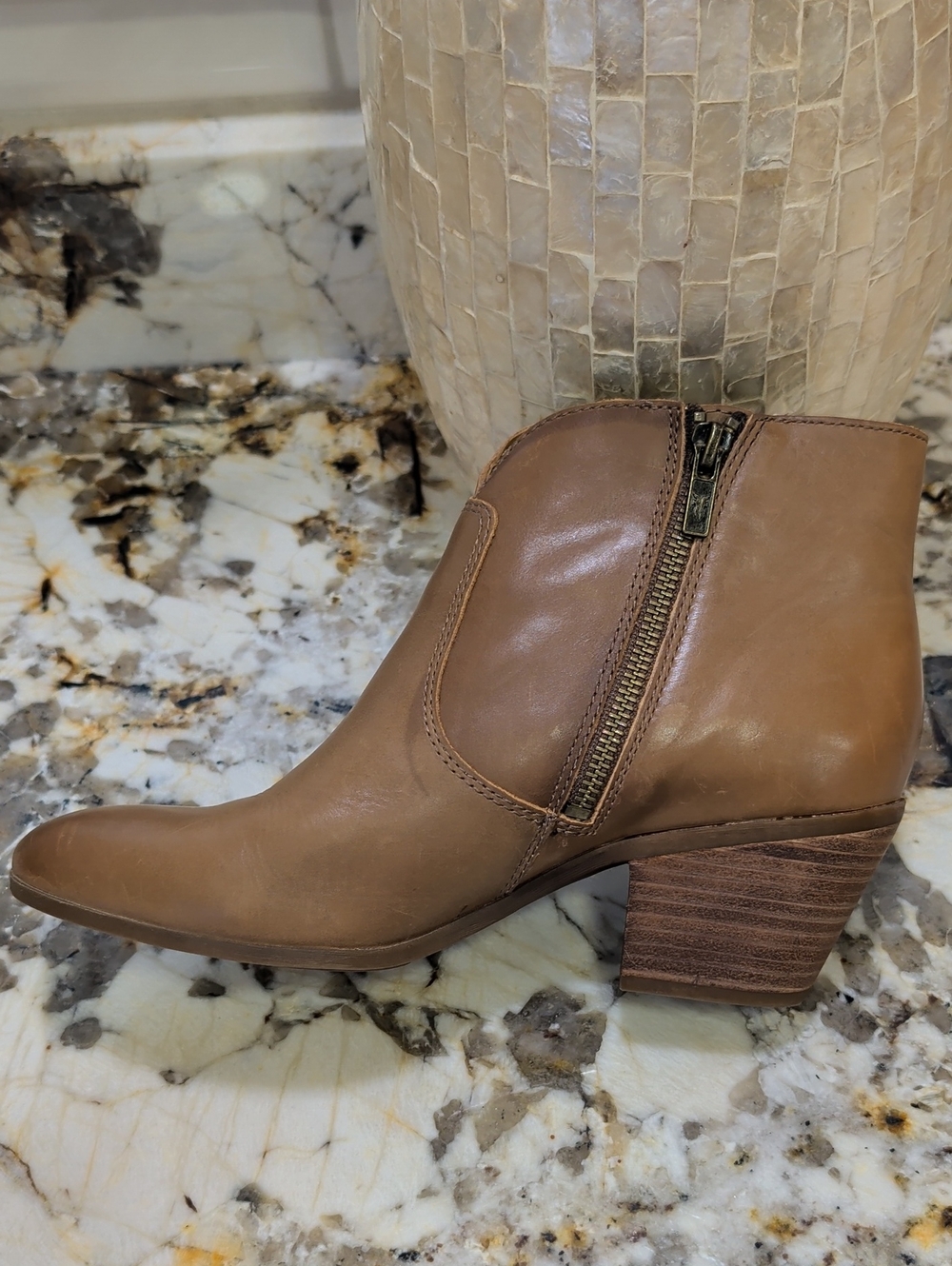 Frye - women’s Jennifer Bootie Wheat brown leather heeled ankle boots size 8.5M - Picture 6 of 12